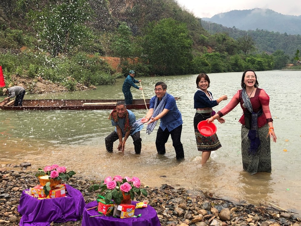 Kham-ban-Te-nuoc-Pa-Thom-8.jpg