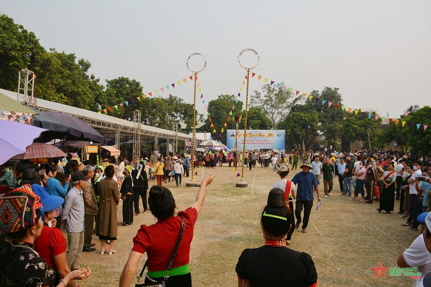 Le-hoi-Thanh-Ban-Phu-9a.jpg