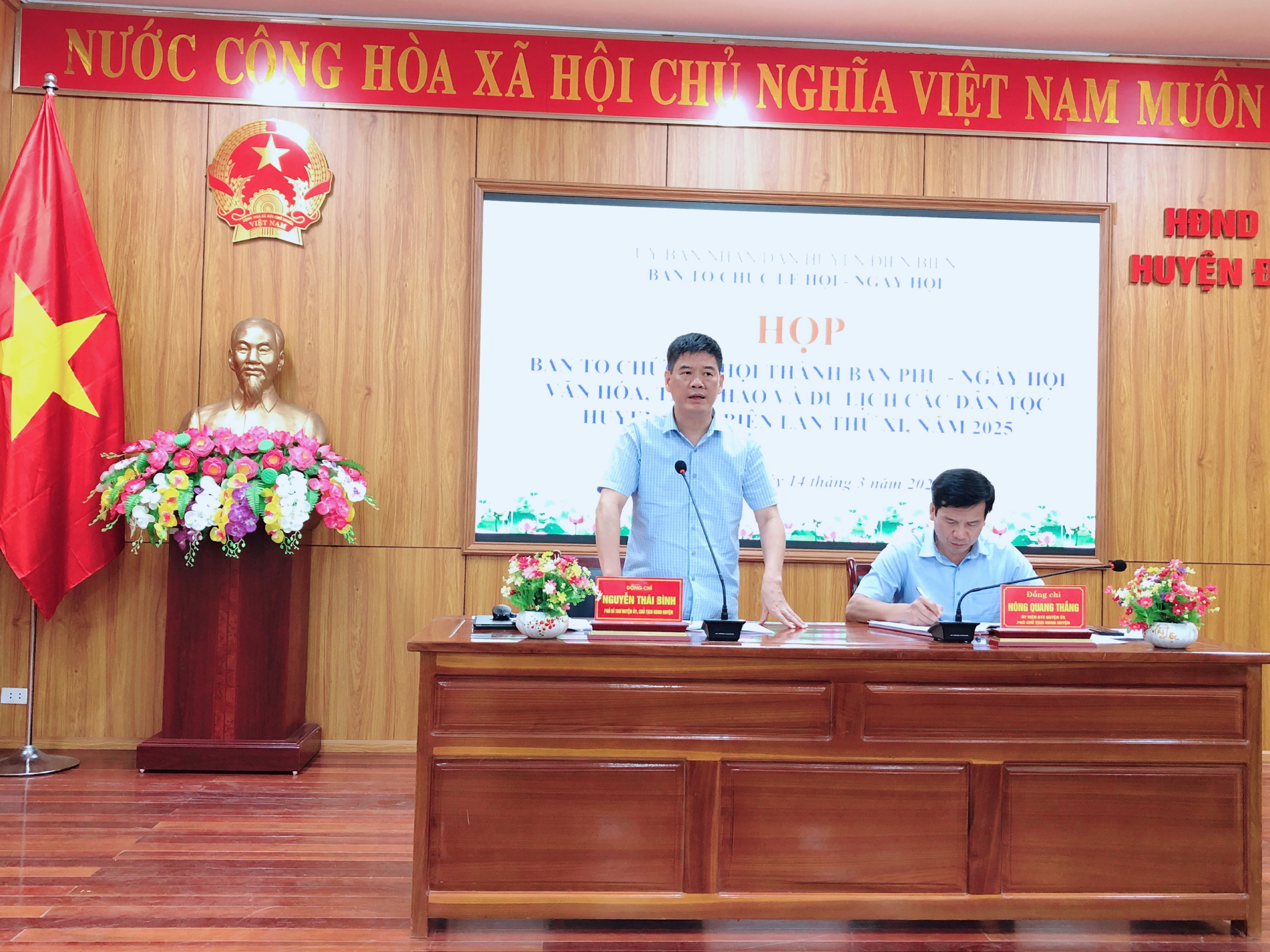 Hop-Le-hoi-Thanh-Ban-Phu-1.jpg